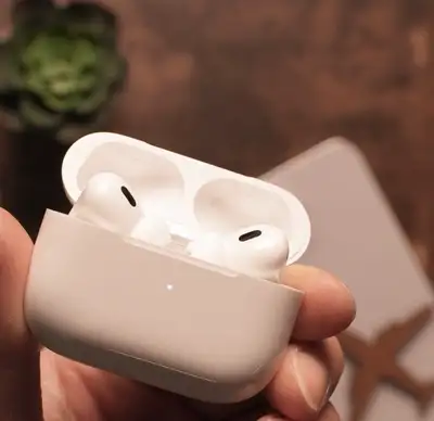 Used ONCE, no damages or anything, comes with the box, the case and the AirPods. Message me for more...