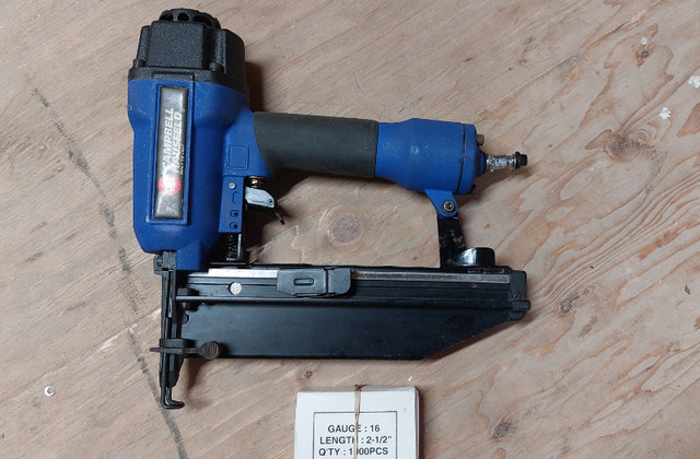 Air nailer 3pc kit w framing nails & air hose,  also priced sep in Power Tools in Kawartha Lakes - Image 3