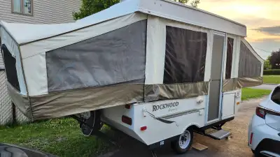 Je vends ma tente-roulotte Forest River Rockwood 2008. Dimensions.: 20 pieds (6 m) ouverte et 14 pie...