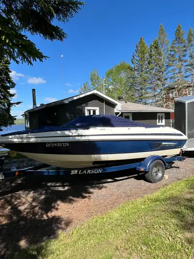 À qui la chance : Model Lx 850 2011 Moteur 3 litres mercruiser pieds alpha 1 Toit Bimini En très bon...