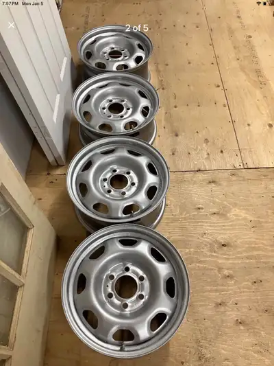 Set of 4 , 17 x7.5 inch OEM Ford Steel wheels complete with TPMS sensors in good condition. 6 x 135...