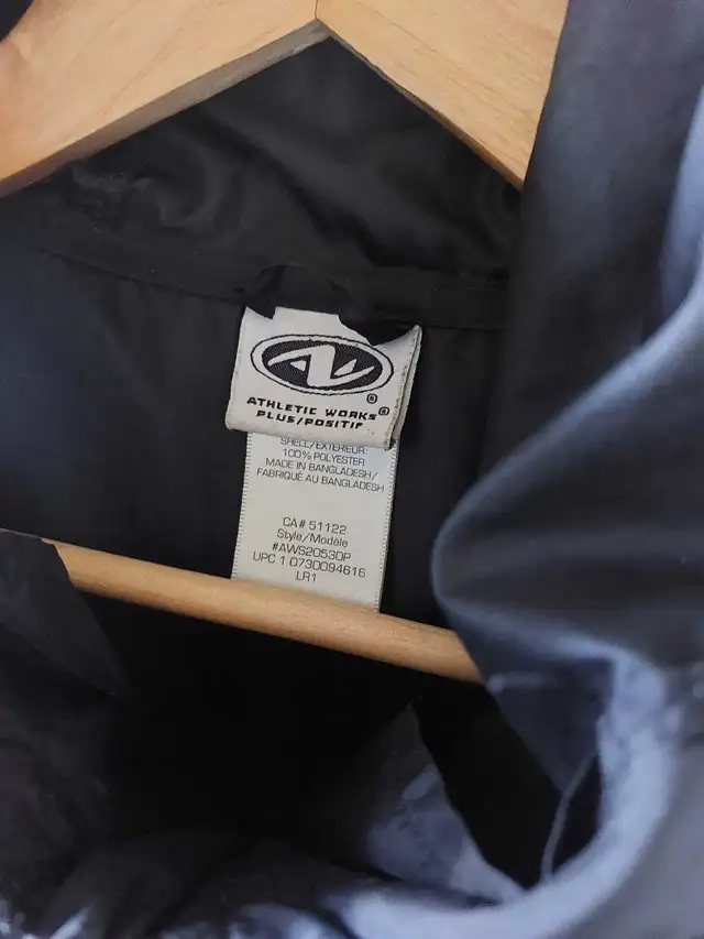 Black Nylon Hoodie - Lrg in Men's in City of Toronto - Image 3