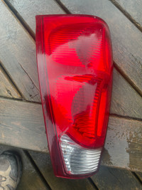2001-2006 avalanche tail light 