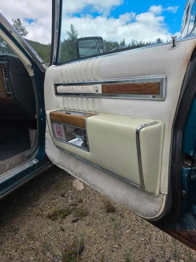 1984 Cadillac Fleetwood *Low KM* in Classic Cars in Kelowna - Image 8