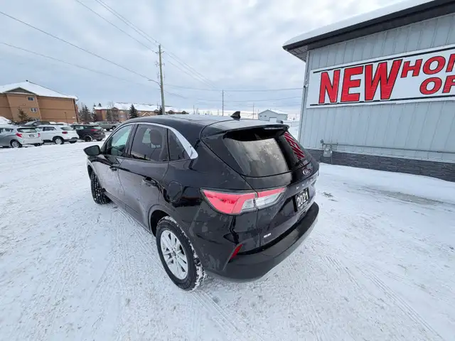 2021 FORD ESCAPE SE AWD *ONLY 49,000KMS !! * CERTIFIED * FINANCI in Cars & Trucks in Sudbury - Image 4
