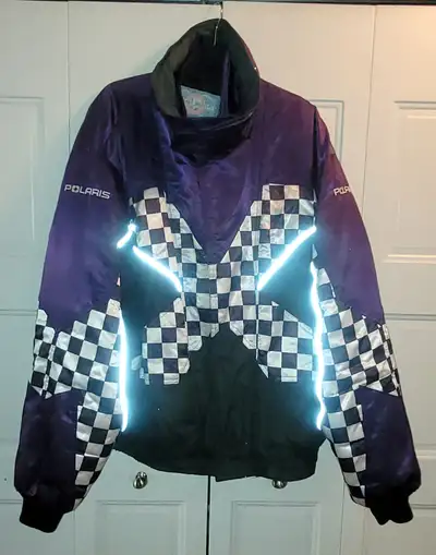 Vintage 90s Polaris raving coat. Shows sone wear. All functions as should. Nice 2 system storm flap....