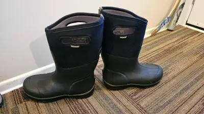 mens size 11 bogs boots winter in excellent condition. was $180 new BOGS ULTRA HIGH 51377-001 100% W...
