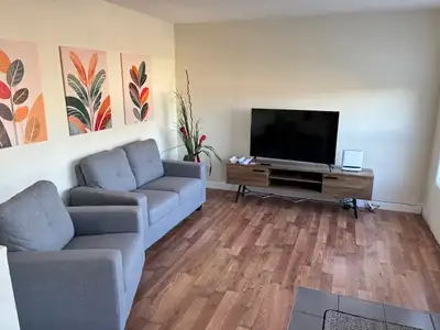 Idéal pour contrat de Travail, stage ou autre. Logement tout inclus avec 3 chambres à louer au mois,...