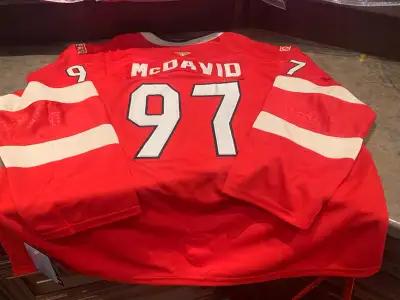 Get your hands on this brand new Connor McDavid Canada 4 Nations jersey in size XXXL! This Fanatics...
