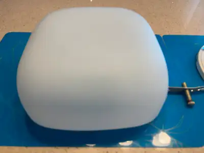 PLAFONNIER (EN VERRE OPAQUE) POUR UN BEL ÉCLAIRAGE. -DIMENSIONS: 10 POUCES OU 25 CM. -SEULEMENT 1 AM...