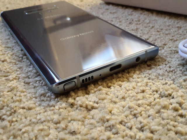 Samsung Galaxy Note 9 -128GB Unlocked - silver - READ in Cell Phones in Saint John
