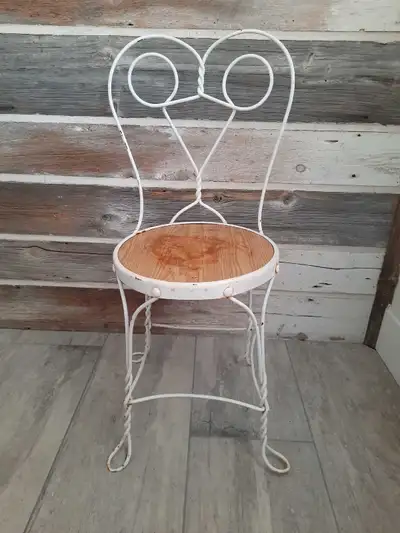 chaise "crème glacée "ancienne, View more