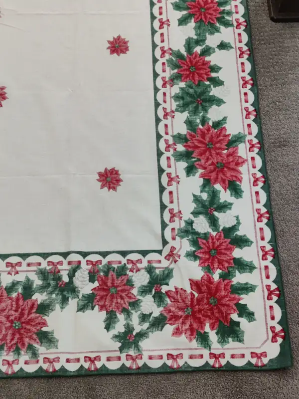 Christmas Tablecloth - Poinsettia & Holly Berry Linen Decoration in Holiday, Event & Seasonal in Calgary - Image 10