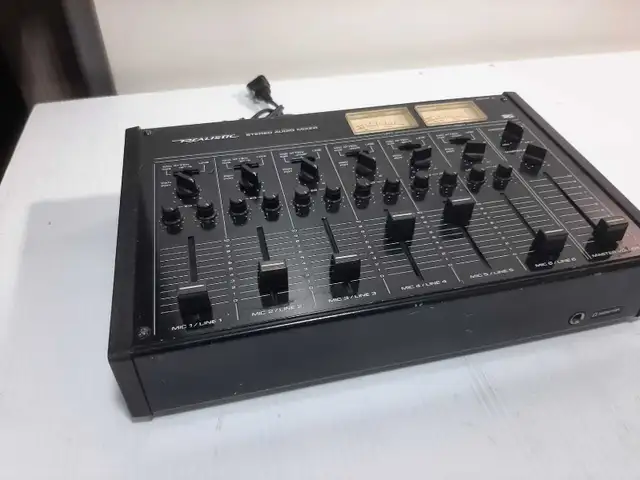 Realistic Audio Mixer in Performance & DJ Equipment in City of Montréal - Image 4