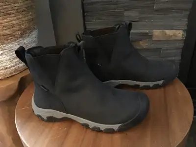 Womens’s Greta Waterproof Chelsea boot.(size 9) , View more