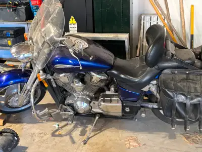 Grate bike good shape comes with saddle bags and travle bag