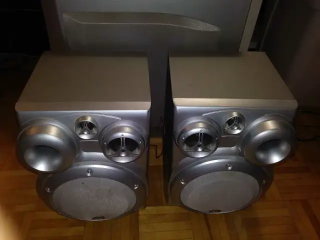 JVC stereo speakers in Stereo Systems & Home Theatre in City of Toronto - Image 2