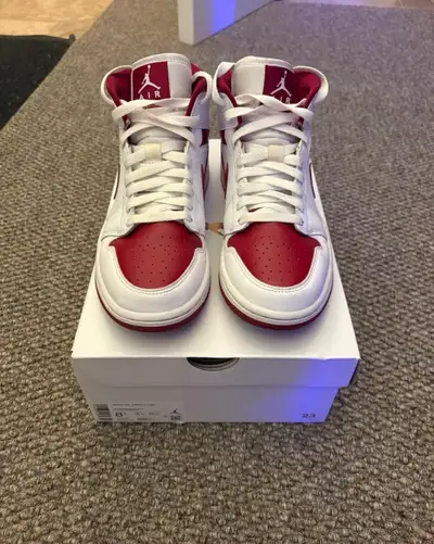 Jordan 1 Mid Reverse Chicago Women’s 8.5, View more