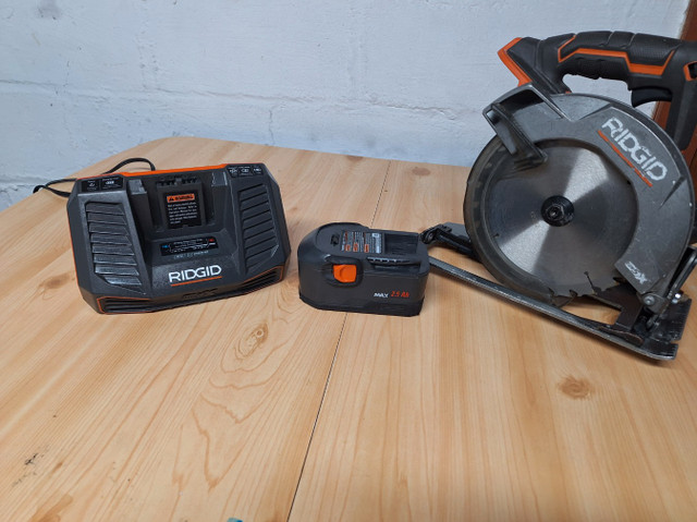 RIDGID R8652    7-1/4" 18 V SAW with BATTERY & CHARGER in Power Tools in Grand Bend - Image 2
