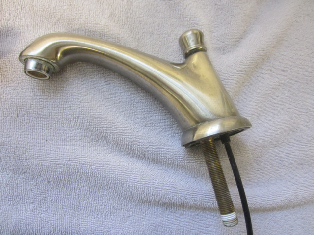 American Standard Bathroom Faucet (and Hot/Cold connector) in Plumbing, Sinks, Toilets & Showers in Kingston - Image 3