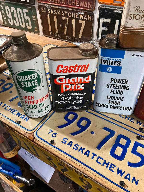 Vintage oil cans in Arts & Collectibles in Prince Albert - Image 2