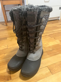 North Face winter boots $90