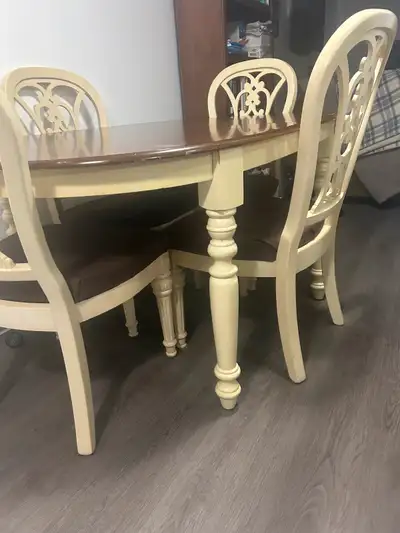 Solid wood dining table with 4 chairs Measurements are 59.5”L , 41” W and 30” T Cash or e-transfer o...