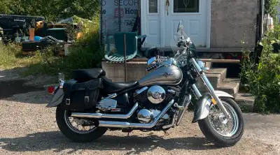 Beautiful bike! Great sound! 2004 Kawasaki Vulcan 800cc. This has been a great bike replaced the bat...