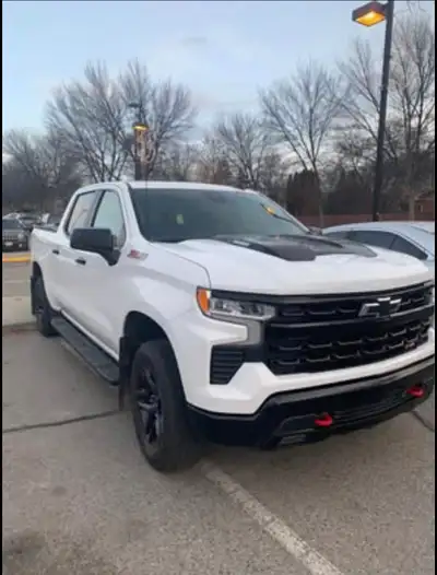 PRIVATE SALE!!!!! Excellent condition 2024 Chevrolet Silverado k-150 LT trail boss DURAMEX ( DIESEL...