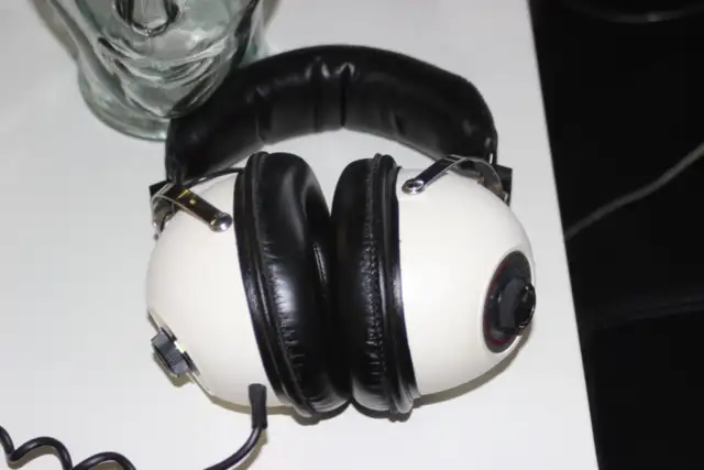 Vintage Concerto SH-1500 Headphones. Mint Condition in Headphones in City of Toronto - Image 4