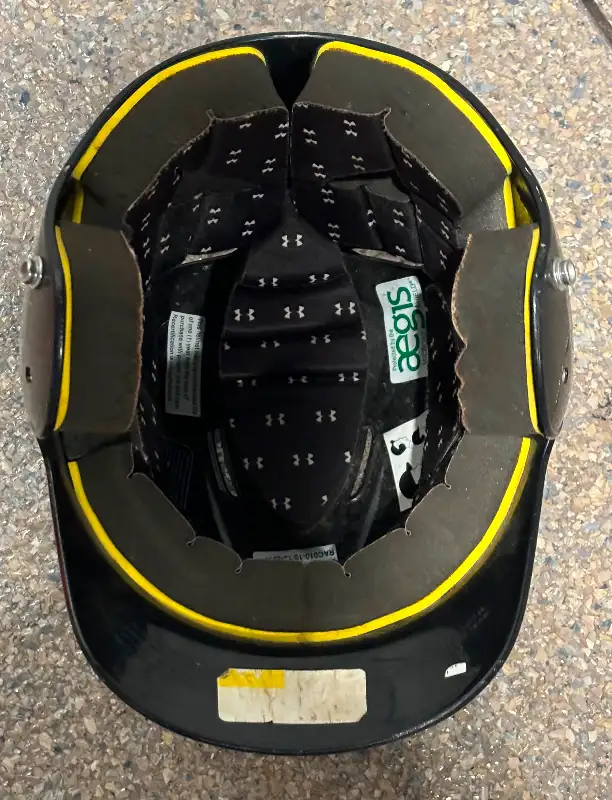 UnderArmour Batting helmet size 6.5-7.75” in Baseball & Softball in Leamington - Image 3