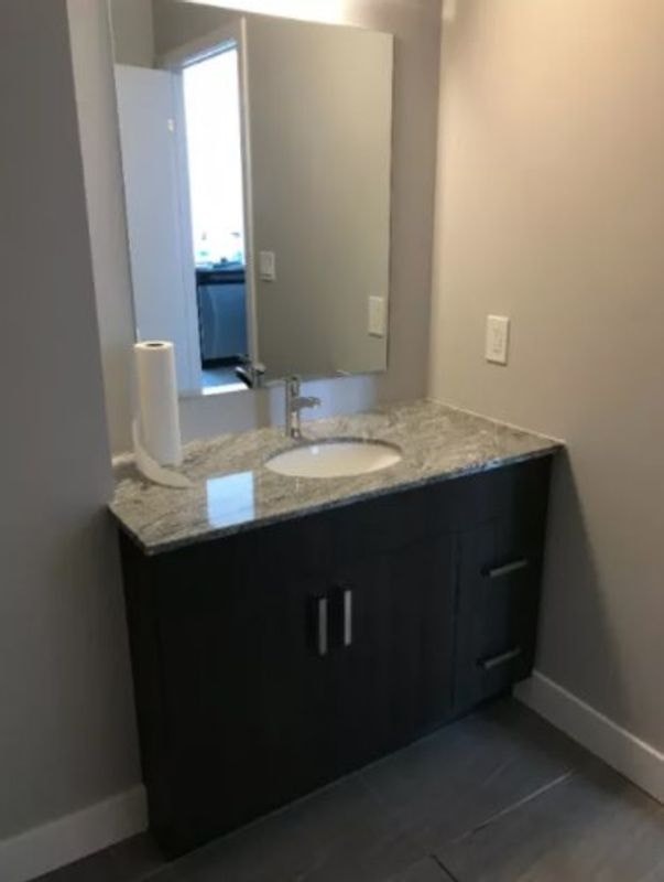 bedroom for rent, female student preferred 3