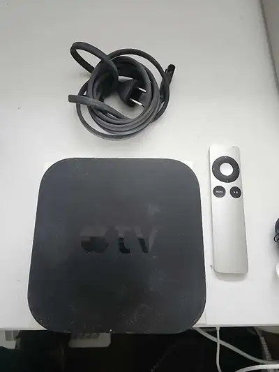 Comes with genuine remote, power cable, box