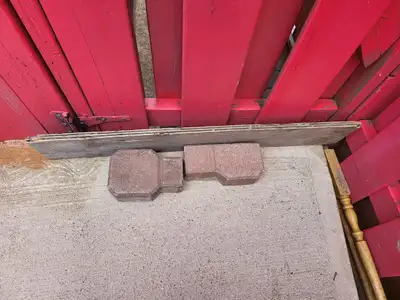 RED & BLACK INTERLOCK BRICKS FOR DRIVEWAY & GARDEN, View more