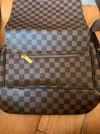 (Knock-off) Louis Vuitton purse/handbag