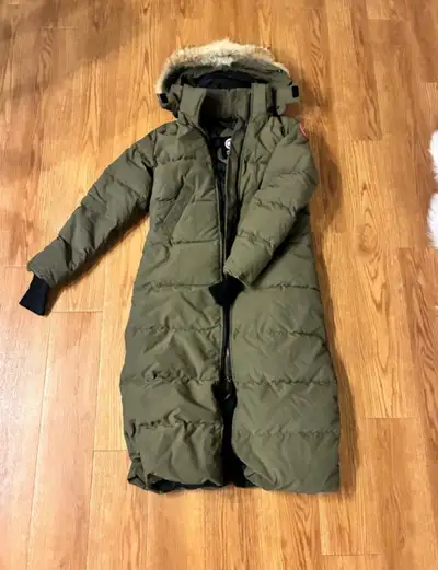 UPDATED- Woman’s Canada Goose Winter Parka Jacket Coat, View more