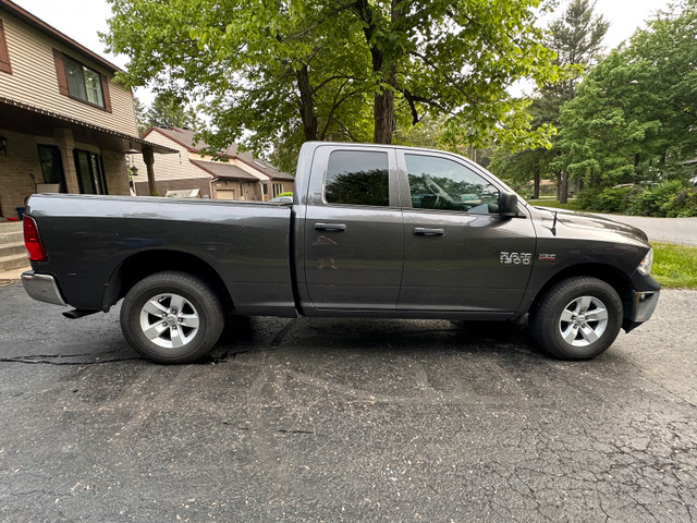 2017 Dodge RAM 1500 ST Quad Cab dans Autos et camions  à Ouest de l’Île - Image 3