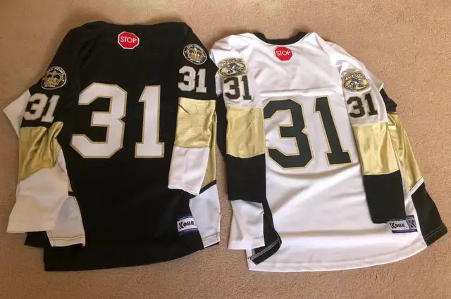 Ice hockey equipment in Hockey in Markham / York Region - Image 5
