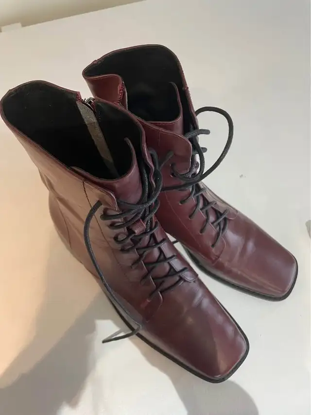 Women's Leather Boots Size 7 in Women's - Shoes in Windsor Region - Image 9