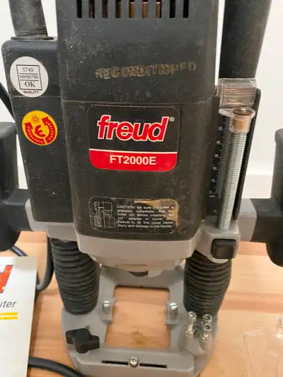 The Freud FT2000E is a 3-1/4 horsepower, electronic variable speed plunge router known for its power...