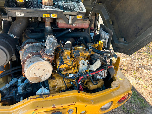 2019 cat 906m mini loader in Heavy Equipment in Saint John - Image 2