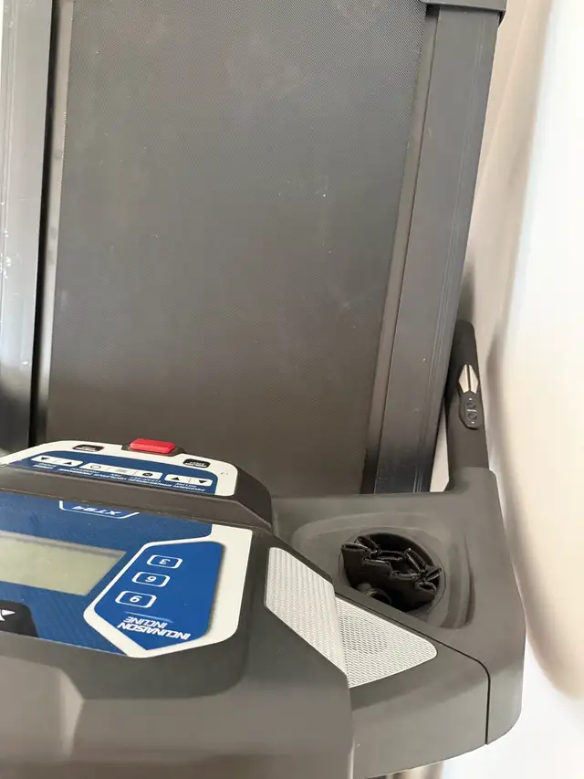 TreadMill in Exercise Equipment in City of Montréal - Image 3