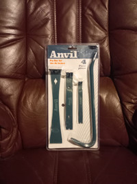 Anvil 4 piece pry bar set. (BNIB)