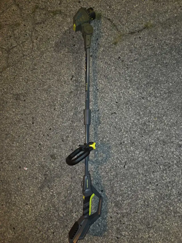 Yardworks String Trimmer in Lawnmowers & Leaf Blowers in City of Toronto - Image 2