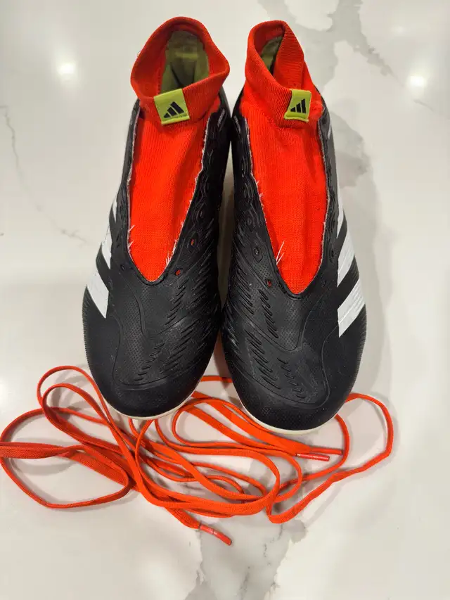 Adidas predator used soccer cleats size 8.5 Men in Soccer in Ottawa - Image 2