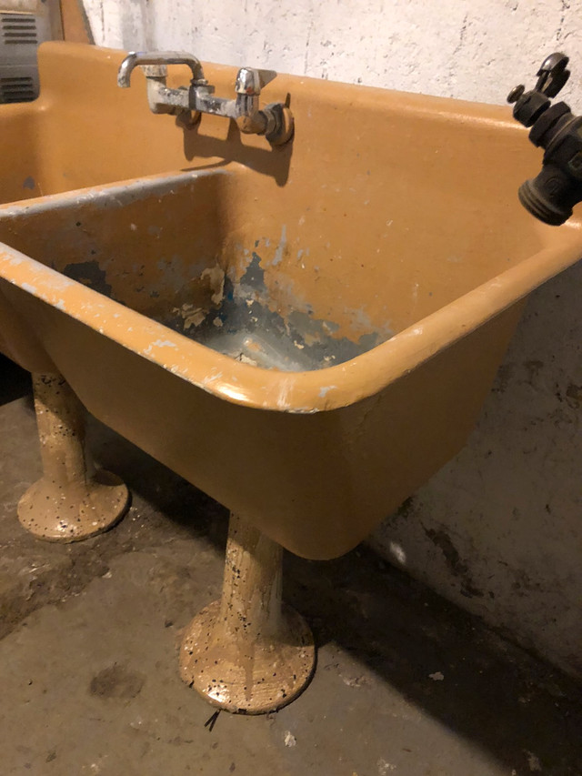 Cast Iron Sink dans Plomberie, éviers, toilettes et bains  à Ville de Montréal - Image 3