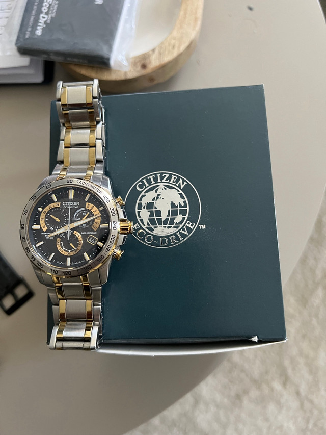 Citizen eco-drive quartz 42mm montre pour homme porter 5 fois pa dans Bijoux et montres  à Laval/Rive Nord - Image 2