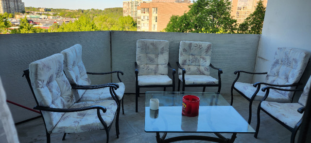 4 Cast Iron Chairs in Patio & Garden Furniture in Markham / York Region - Image 3