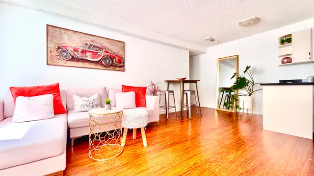 Large Furnished Downtown Condo | All-Inclusive Premium Location
