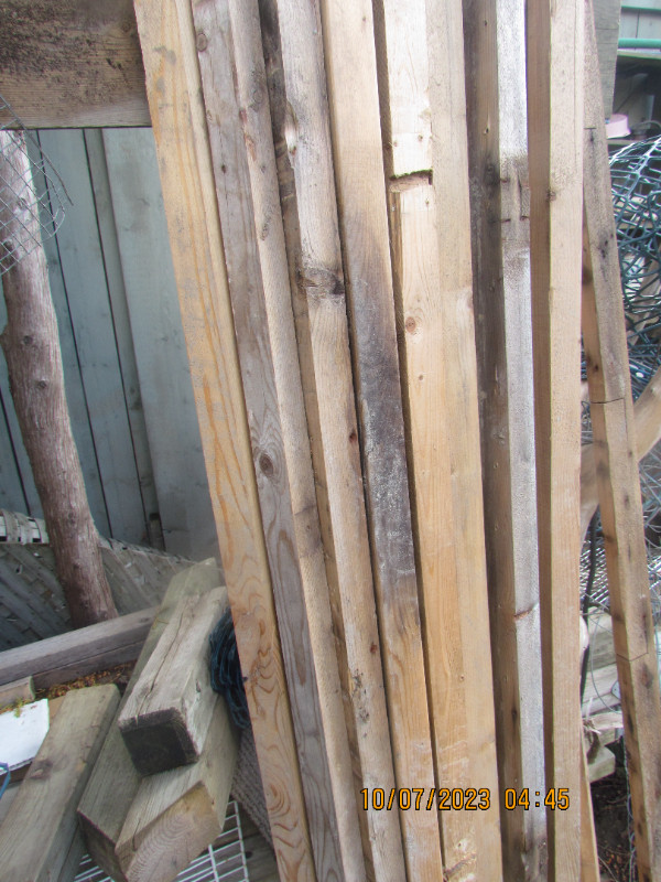 LUMBER PINE USED 2 X 2 X 6FT in Patio & Garden Furniture in Markham / York Region